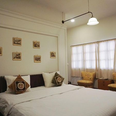 Manee Guesthouse And Record บ้านมานี Chiang Mai Exteriör bild