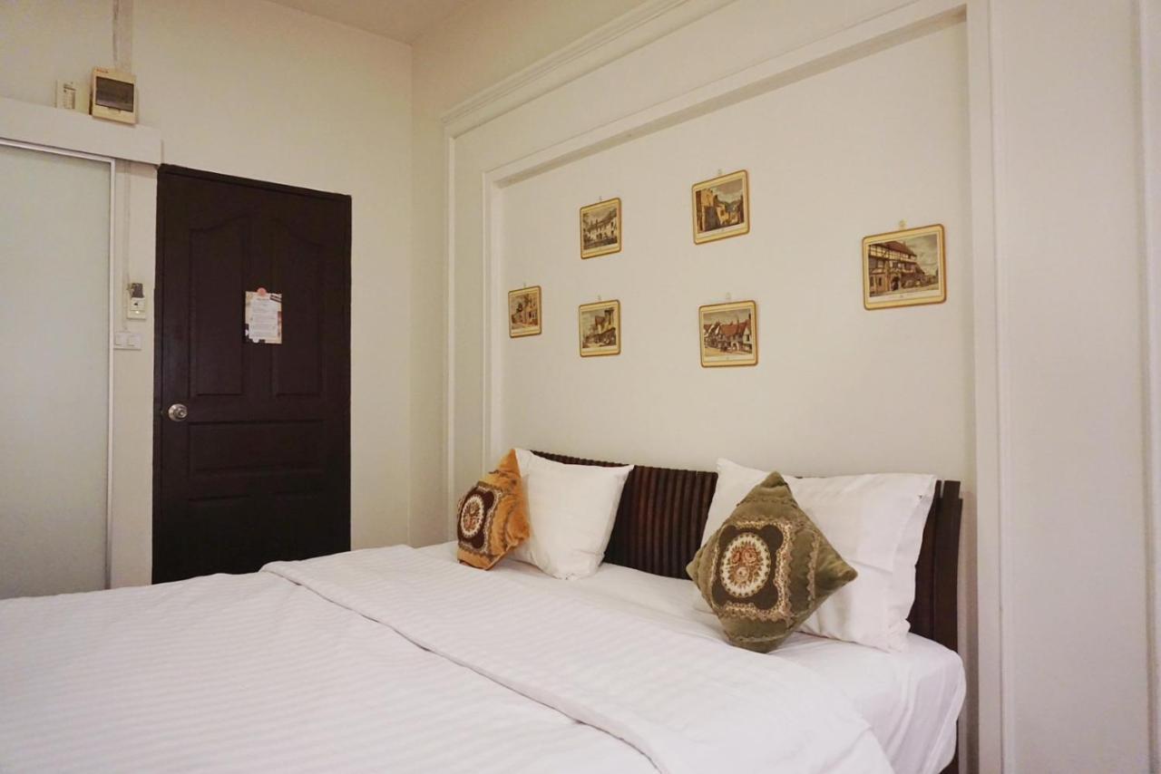 Manee Guesthouse And Record บ้านมานี Chiang Mai Exteriör bild