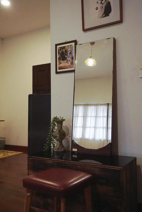 Manee Guesthouse And Record บ้านมานี Chiang Mai Exteriör bild