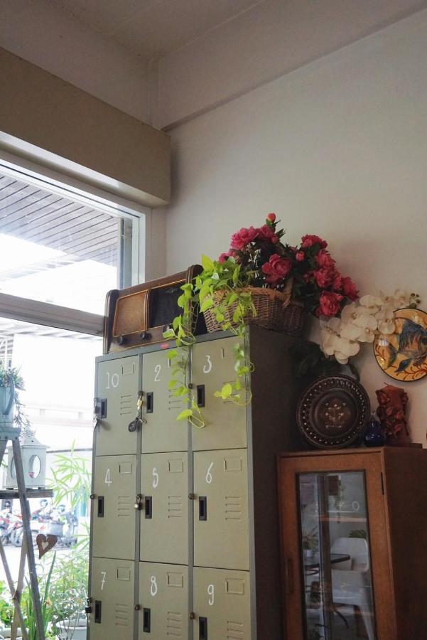 Manee Guesthouse And Record บ้านมานี Chiang Mai Exteriör bild