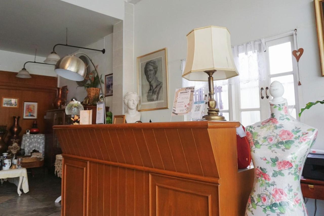 Manee Guesthouse And Record บ้านมานี Chiang Mai Exteriör bild