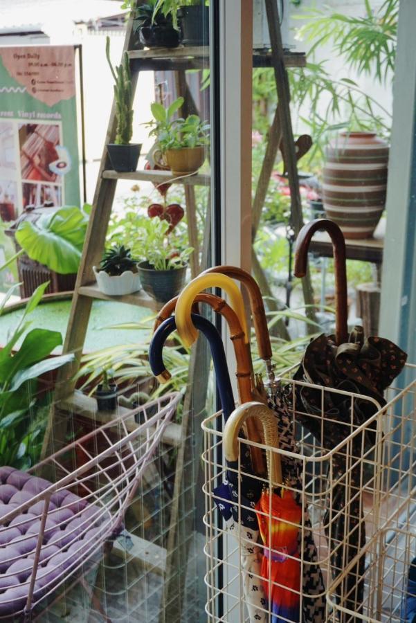 Manee Guesthouse And Record บ้านมานี Chiang Mai Exteriör bild